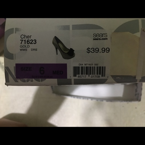 Shoes - Picture 4 of 4